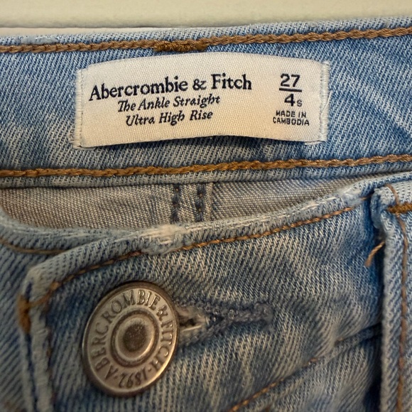 27 Short Abercrombie & Fitch Ultra High Rise ankle Jeans - Picture 6 of 6